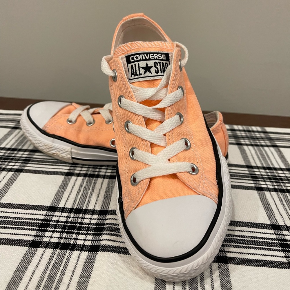 Classic Converse Sneakers Peach Sz1